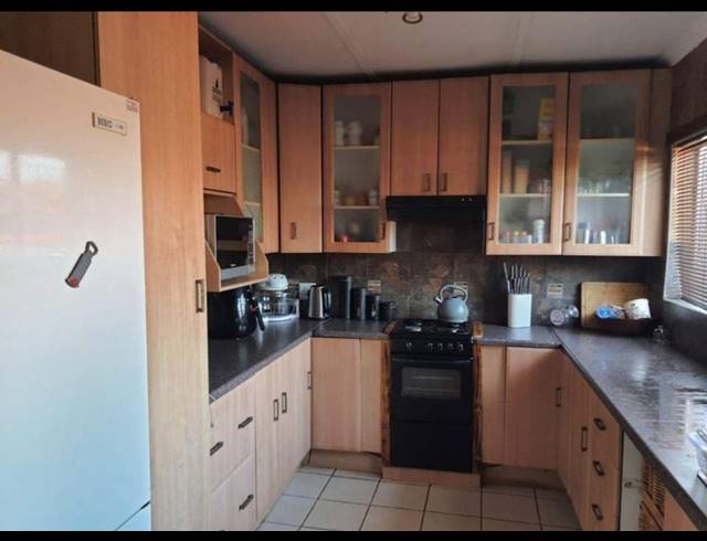 3 BEDROOM HOUSE RENTED IN MINNEBRON
